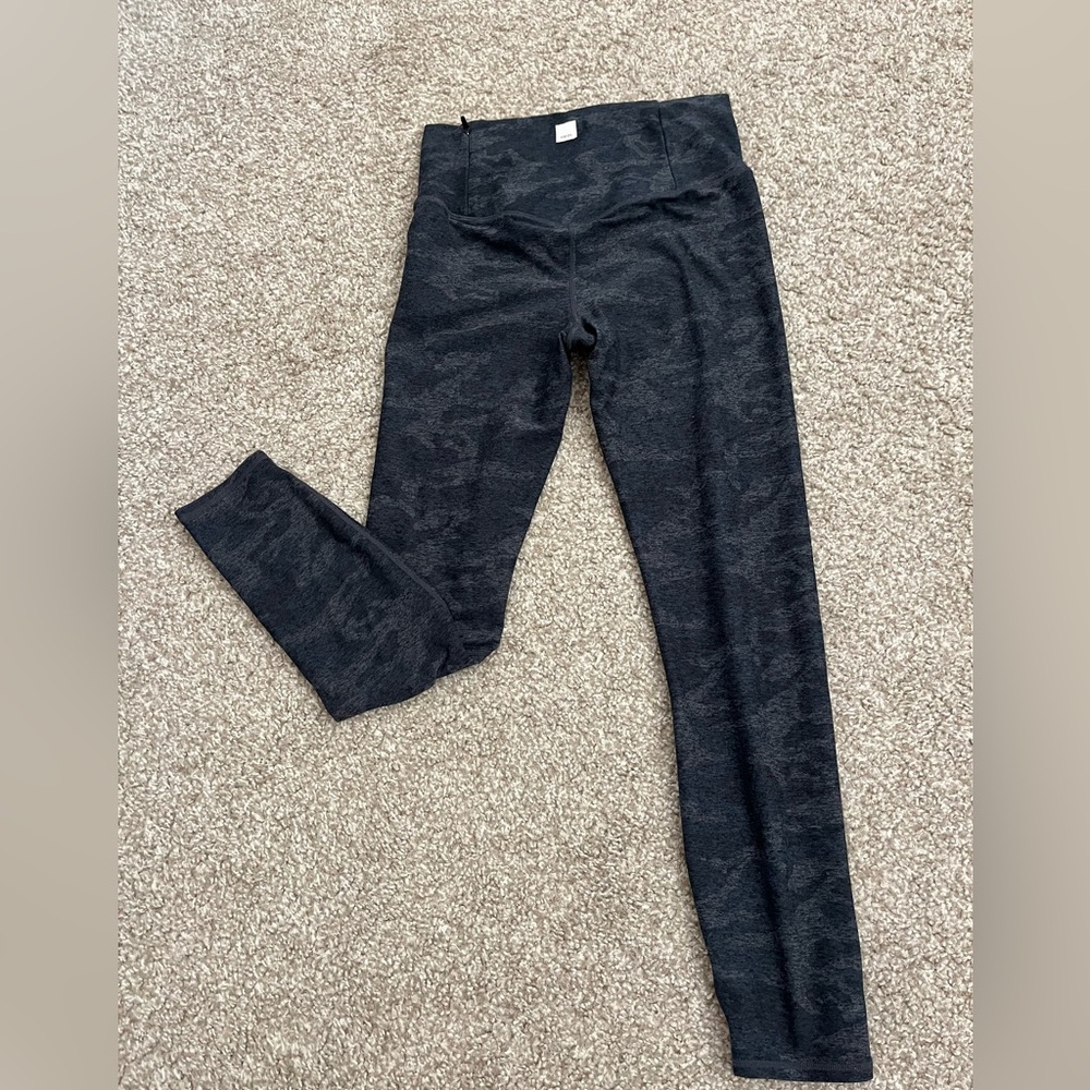 Vuori clean elevation leggings size Small